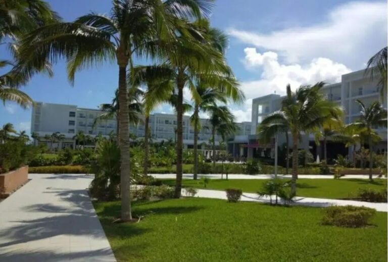 Un turista extranjero murió luego que cayera desde el cuarto piso en el Riu Costa Mujeres; ya se investigan las causas del accidente