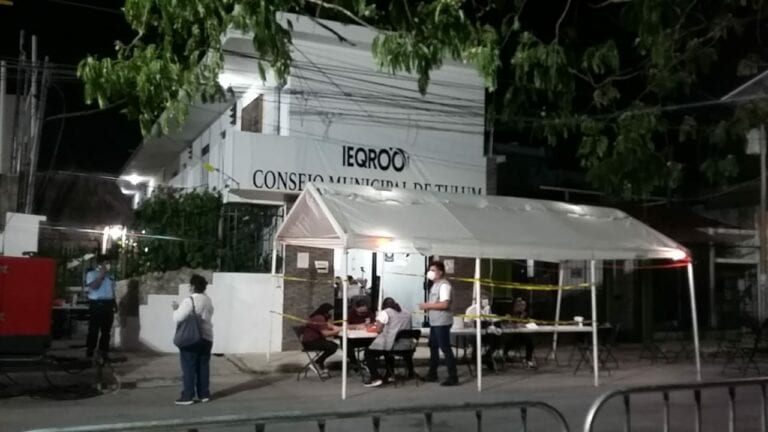 Paquetes electorales tardan más de dos horas en llegar al Ieqroo en Tulum