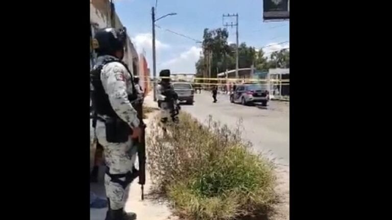 VIDEO: Se roban varias urnas tras balear casilla en San Luis Potosí
