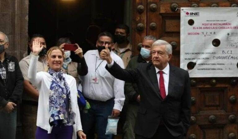 Video: “Que viva la democracia”, dice AMLO tras emitir su voto