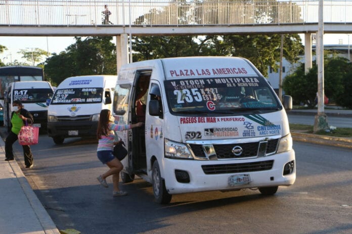 Advierte Carlos Joaquín cancelación de transporte público de seguir tendencia al alza de contagios