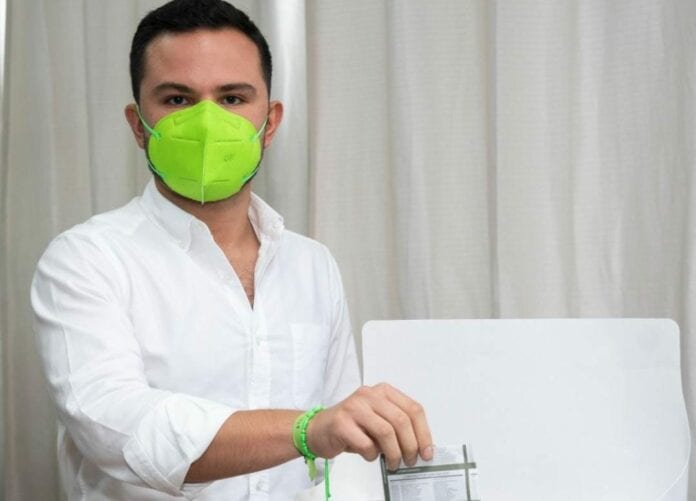 El dirigente del Partido Verde, Pablo Bustamante acudió a emitir su voto, dice que es momento de elegir a nuestros representantes