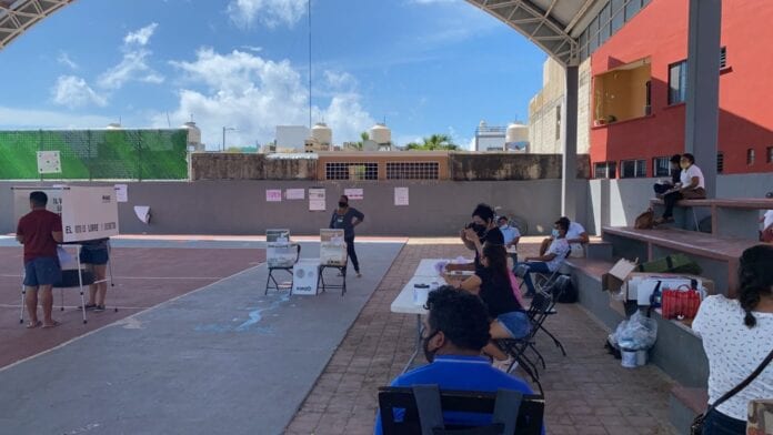 FOTOS: Extrema lentidud en apertura de casillas en Playa del Carmen