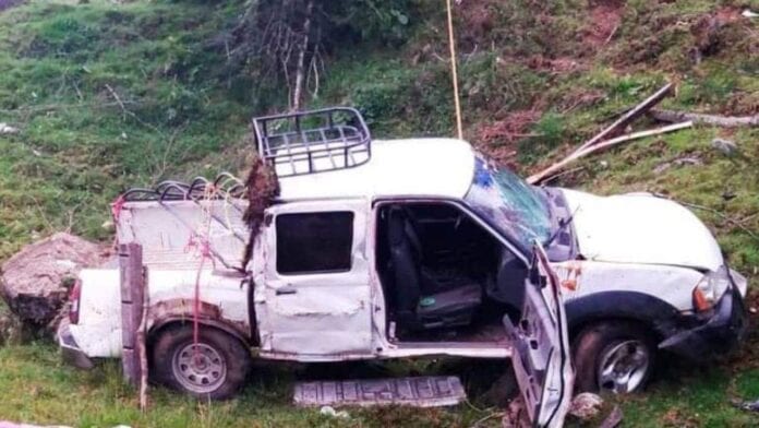 Emboscan vehículo que transportaba papelería electoral y asesinan a 5 personas