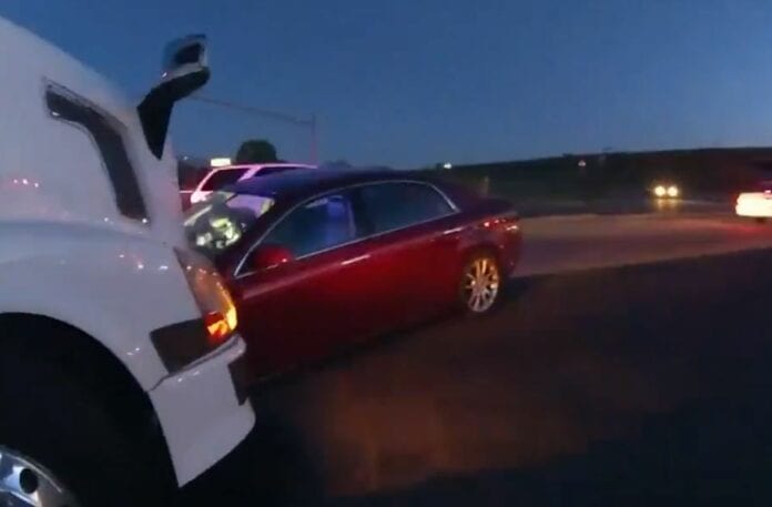 Video: Niña de 9 años 'roba' el auto de su padre para ir a la playa con su hermana de 4 años