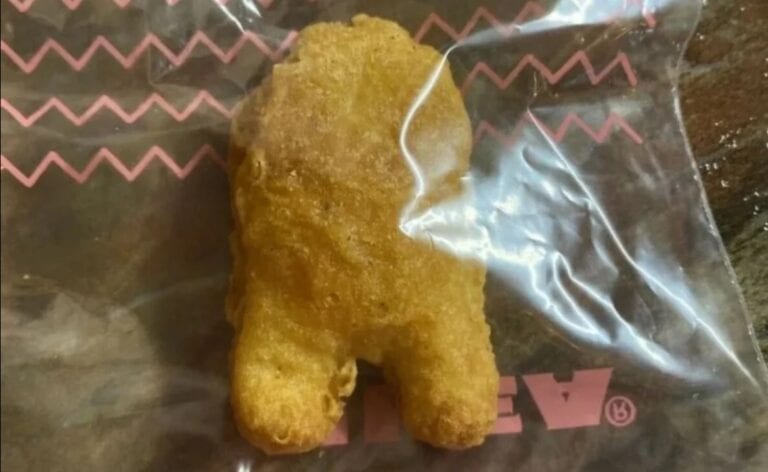 Venden nugget de pollo con forma de ‘Among Us’ en casi 2 mdp