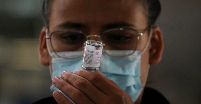 Abren registro de vacunación en todo el país para mayores de 18 años