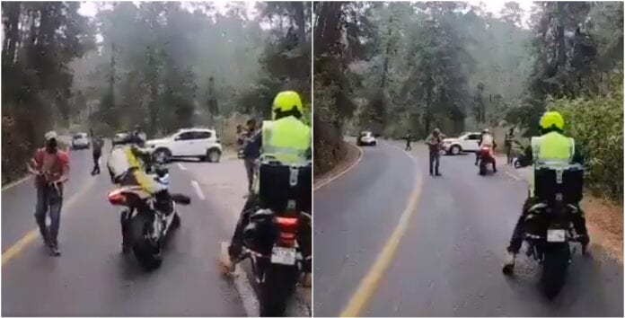 El asalto a unos motociclistas en el Estado de México fue captado gracias a la cámara que llevaba en el casco uno de ellos; sigue la inseguridad