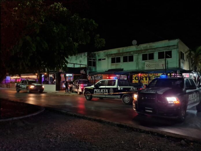 Un custodio fue ejecutado ayer en un bar ubicado en la avenida Niños Héroes de Cancún; fue el segundo ataque a negocios de este tipo