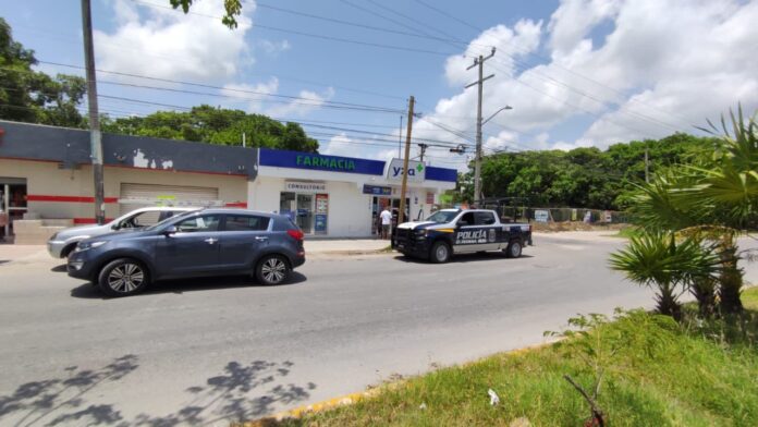 Pistolero solitario asalta farmacia en Playa del Carmen
