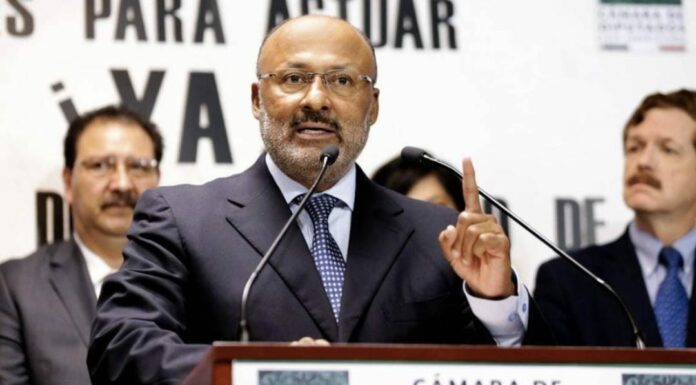 La pandemia cobra una nueva víctima. Se trata del político priista René Juárez Cisneros, quien se había contagiado desde abril