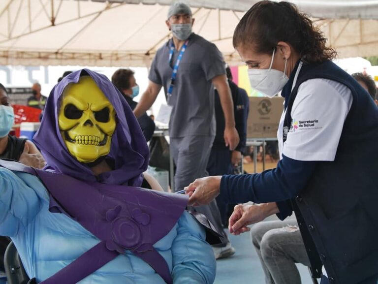 ¿Y He-Man? Skeletor acude a vacunarse contra el Covid-19 en Michoacán y se vuelve viral
