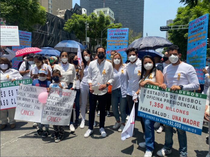Familiares de menores con cáncer protestan en la CDMX para exigir medicamentos oncológicos Por