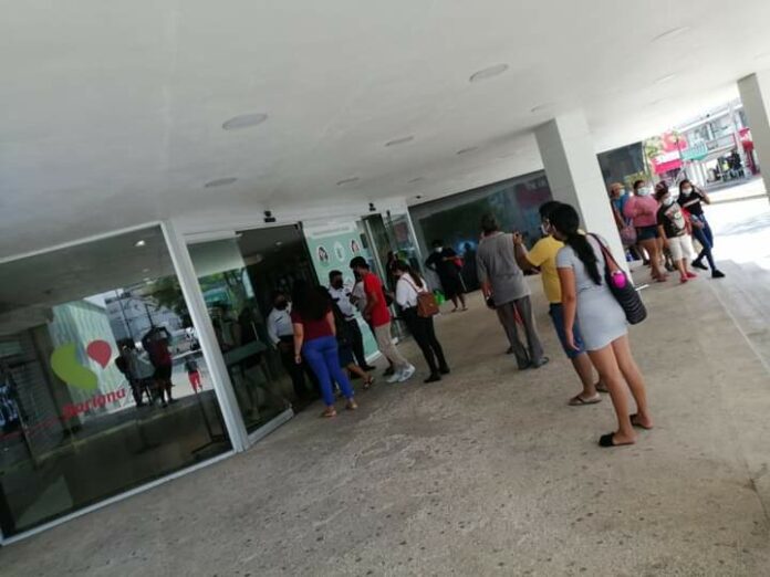 Niegan acceso a Plaza 'Las Tiendas de Cancún' si no presentas prueba Covid
