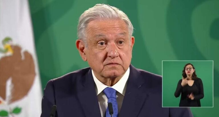 Para AMLO las multa emitidas por el INE a la pareja de los "fosfo fosfo" no son otra cosa sino "politiquería". Así lo calificó. ¿Qué opinas?