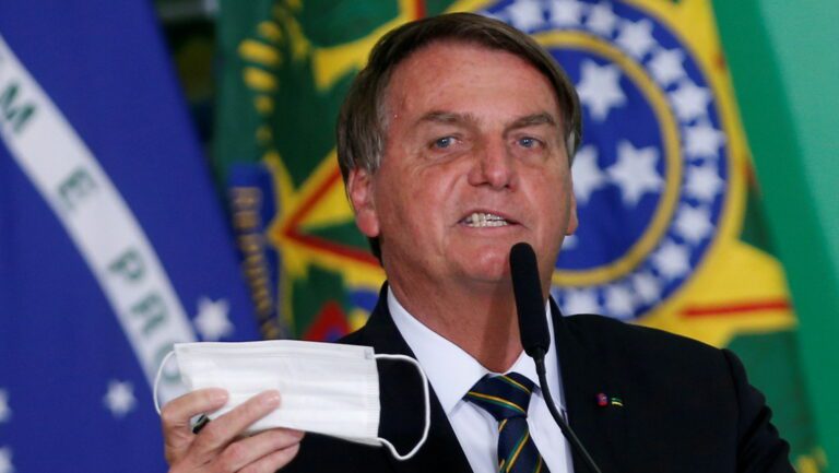 Elimina YouTube videos de Bolsonaro por desinformar sobre COVID-19