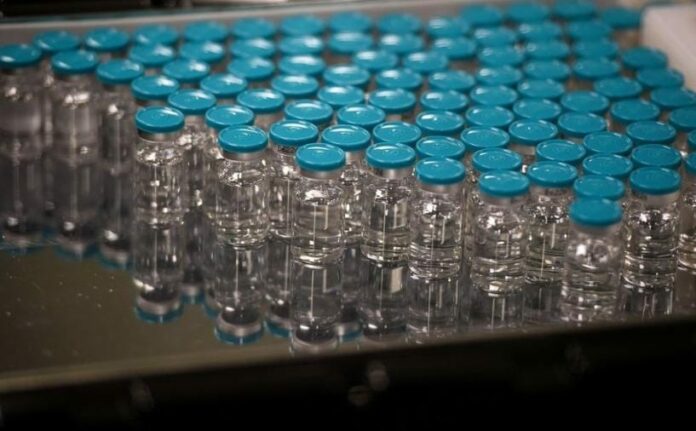 En Uganda descubrieron una grave estafa: vendieron y aplicaron vacunas Covid falsas a varias personas; ya hay detenidos