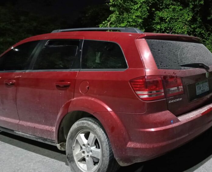 Un encajuelado fue encontrado dentro de una camioneta en calles de la colonia Colosio en Playa del Carmen; se desconoce la identidad del occiso