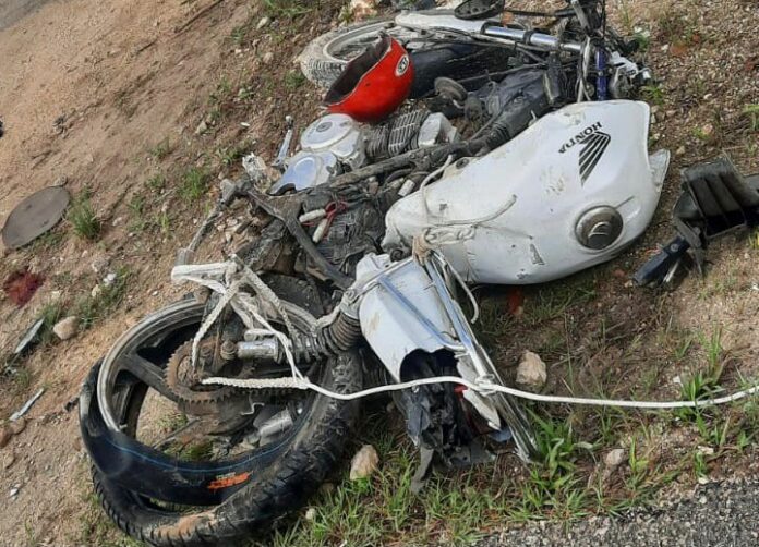 Un motociclista acabó en el hospital luego que fuera impactado por el conductor de un automóvil; esto ocurrió en el fraccionamiento Villas del Sol