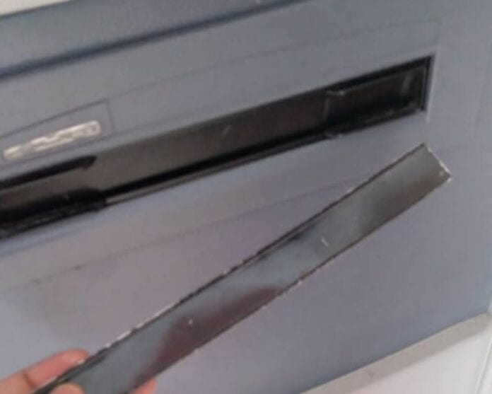 Advierten sobre cajero de HSBC en Playa del Carmen con placa que impedía retirar dinero