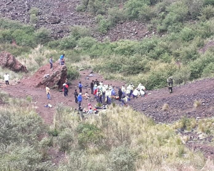 Seis personas caen en un cráter del volcán Xitle, hay una fallecida