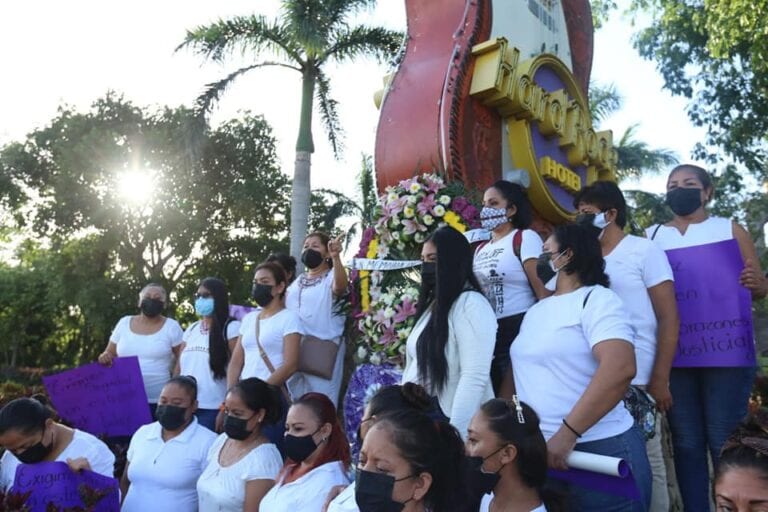 Trabajadoras de hoteles recuerdan feminicidio de Ana Gómez; exigen seguridad a Roberto Chapur