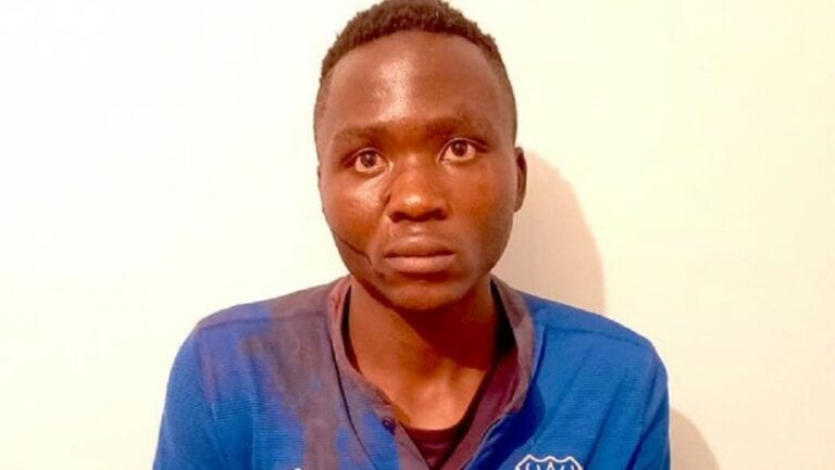 Capturan a sujeto que dice ser ‘un vampiro’ por matar a 10 niños, les chupaba la sangre