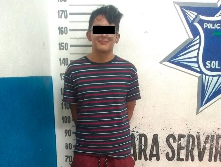 Playense golpea a su pareja por despertarlo