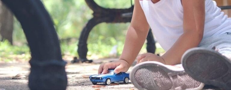 Niño apuñala a otro por unos carritos de juguete en Durango