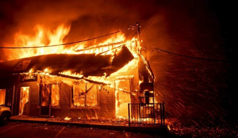 Detienen a mujer por incendiar su casa; se dijo estaba harta de verla sucia