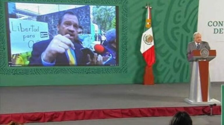Video: Exhibe AMLO a panista que insultó a cubanos en Embajada