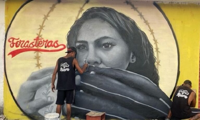 Playenses llevan arte a comunidades de Quintana Roo; plasman a Las Forasteras de Chunhuhub