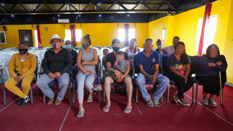 CRÓNICA: Cuando tu patrimonio te cuesta la vida; familia aguacatera huye ante extorsiones del narco