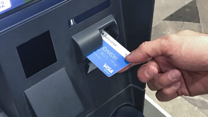 Cajera del BBVA Bancomer comete desfalcó por 3 mdp aprovechando su puesto