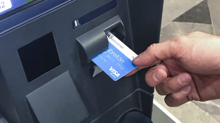 Cajera del BBVA Bancomer comete desfalcó por 3 mdp aprovechando su puesto