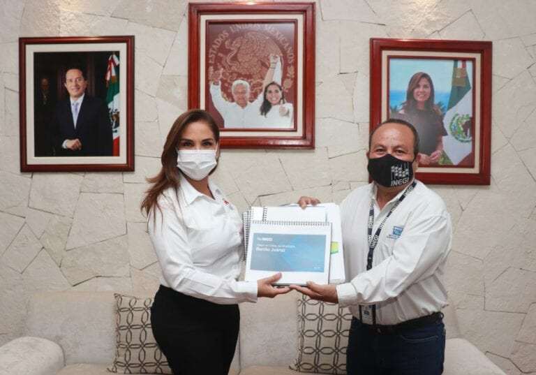 INEGI le entrega a Mara Lezama paquetes informativos del Censo 2020 en Cancún