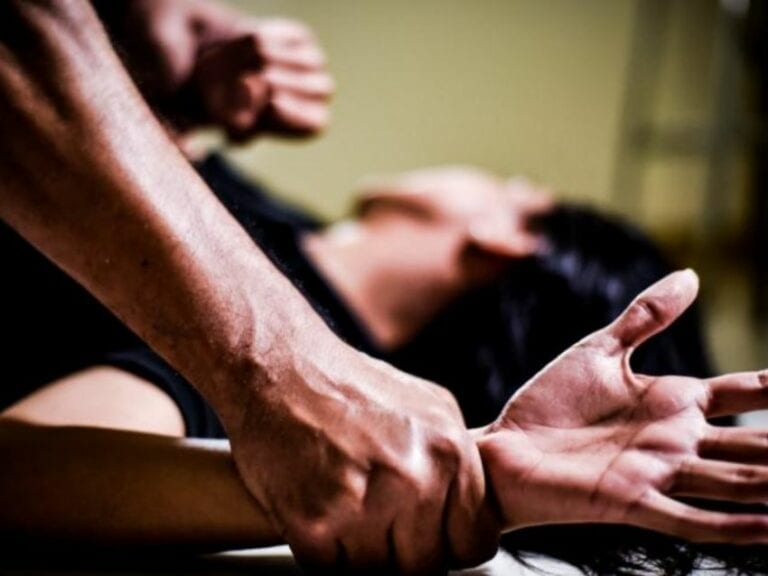 ¡Brutal! Funcionario de Tláhuac le arranca parte del labio a su expareja; la atacó a mordidas