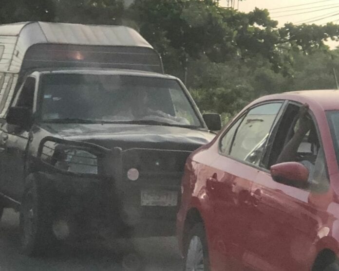Fue un aparente pleito el 'asalto' en tramo agrietado de la carretera a Playa del Carmen