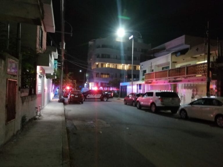Balean tienda de abarrotes por supuesto cobro de derecho de piso, en Playa del Carmen