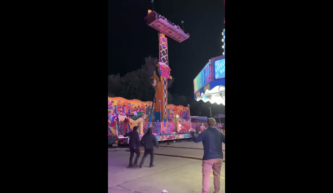 ¡Por poquito! Personas se unen para evitar tragedia en juego mecánico