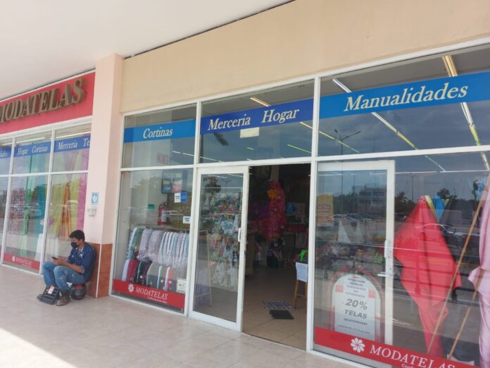 Denuncian en Modatelas Playa del Carmen calor extremo desde hace meses