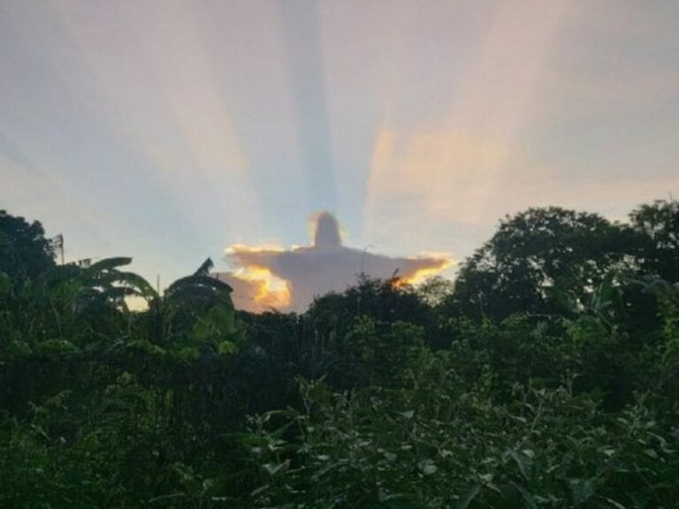 Yucatán: Captan imagen de 'Cristo Redentor' en el cielo y se vuelve viral