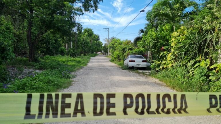 Hallan cuerpo sin vida de una mujer envuelta con sábanas en Cancún