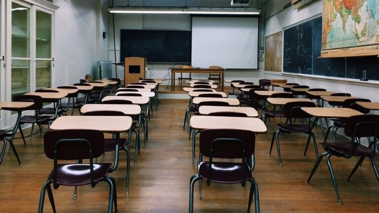 Detuvieron a portera de una escuela por el delito de abuso sexual infantil