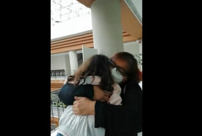 VIDEO: Tras casi un año, Celeste abraza de nuevo a su hija Larissa; la había sustraído el padre