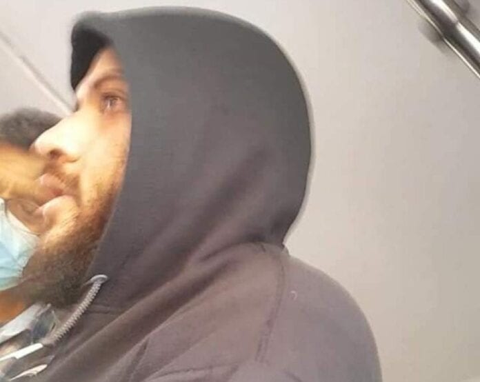 Denuncian a sujeto por tocar indebidamente a niña y joven, en transporte playense