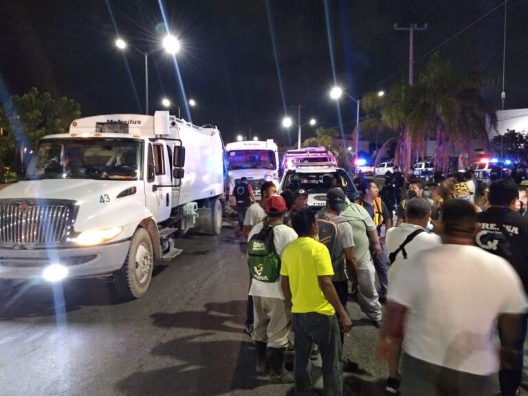 Empleados de Intelligencia México, concesionaria de la basura en Cancún, quisieron evitar que Tránsito se llevara una unidad sin placas