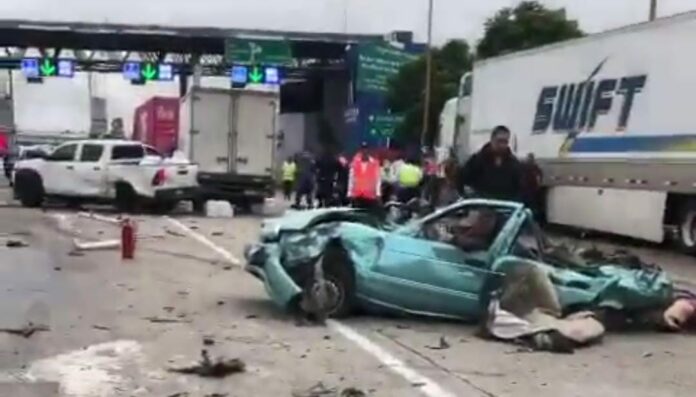 Un fatal accidente ha ocurrido en una carretera de Jalisco; varias unidades estuvieron involucradas; hay 4 muertos y 8 lesionados