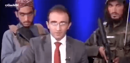 EN VIVO: Talibanes armados asaltan canal de televisión en Kabul