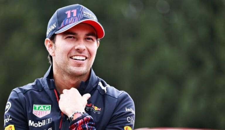“Checo” Pérez se quedará en Red Bull para la temporada 2022
